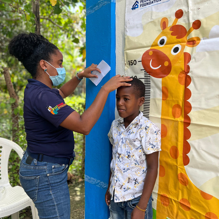 Pedro Martínez Foundation Hosts Health Drive in a Community in the Dominican Republic.