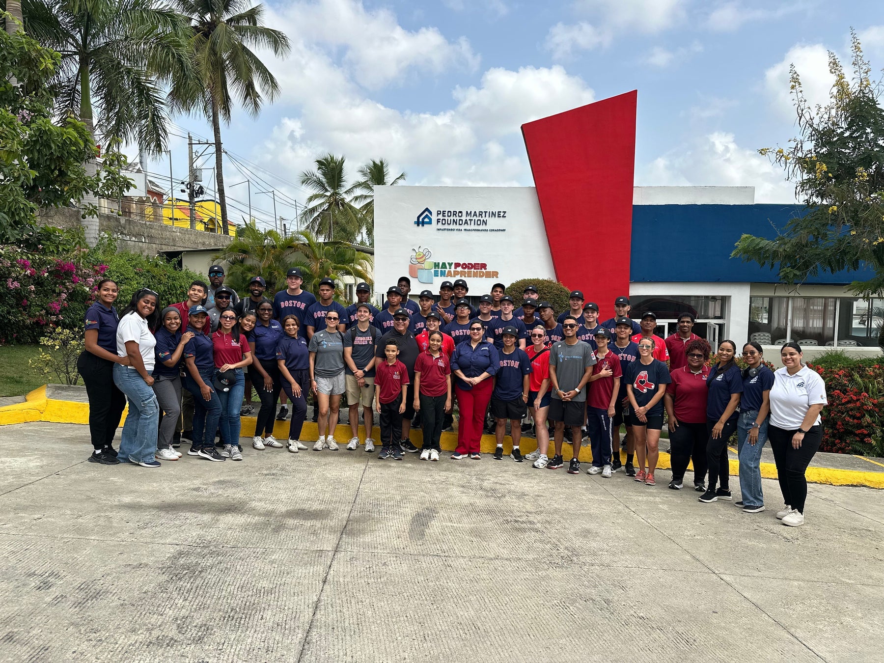 Pedro Martinez Foundation Hosts Special Visit with Lindos Sueños and the Red Sox.