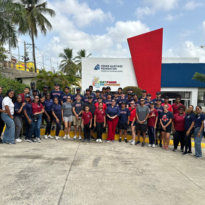 Pedro Martinez Foundation Hosts Special Visit with Lindos Sueños and the Red Sox.
